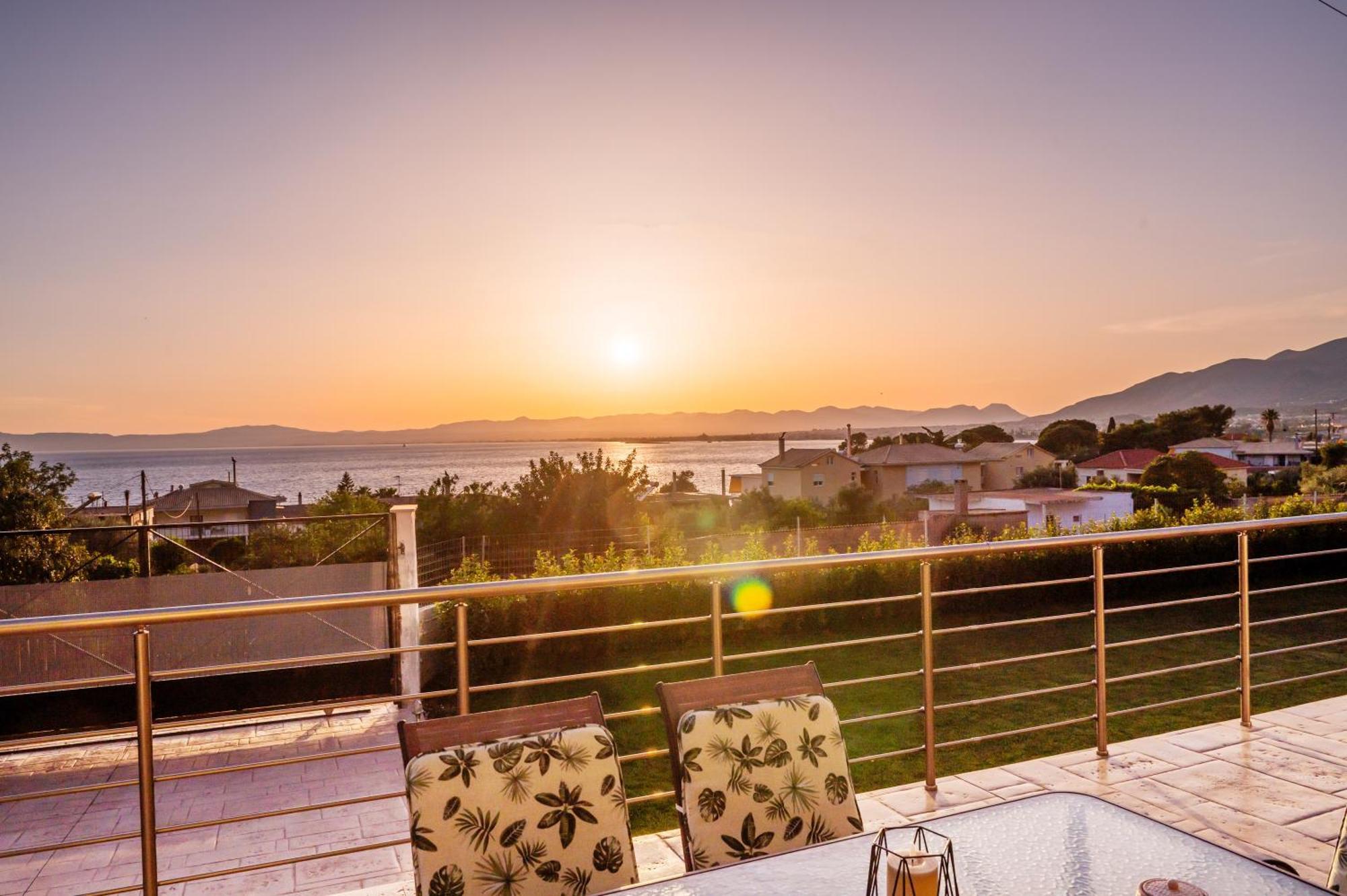 Thea Seaview Luxury Living Villa Kalamata Exterior photo